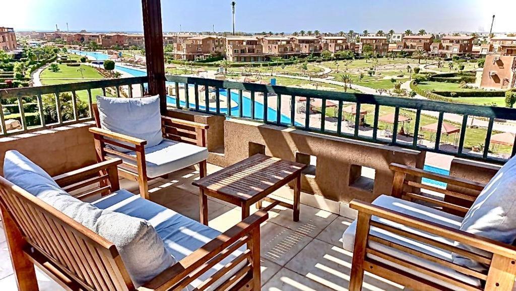 Chalet Marina Wadi Degla Families Only Pool View 2Nd Floor 6 Adults Ain Sukhna Exterior photo